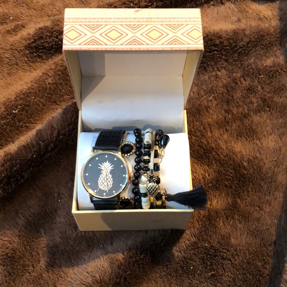 Jessica Carlyle watch/ bracelet set, new